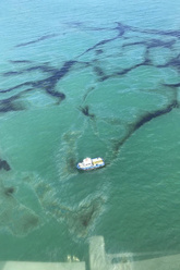 観光ビーチで石油流出事故 エクアドル