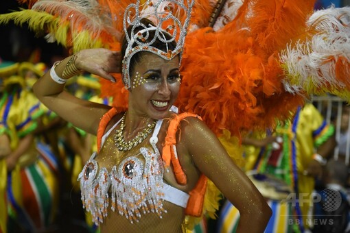世界最長カーニバルで踊り競う催し「ジャマーダス」、ウルグアイ 写真