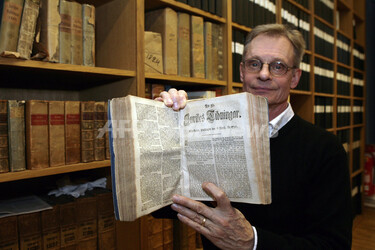 世界最古の新聞、全面デジタル化 - スウェーデン 写真3枚 国際ニュース