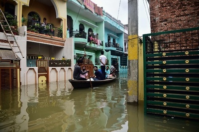 ガンジス川氾濫、数千人救助 インド北部