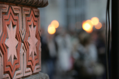 旧アウシュビッツで「生者の行進」、ホロコースト犠牲者追悼に数千人参加 - ポーランド