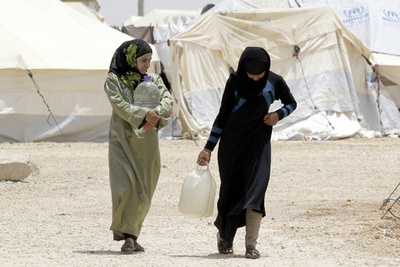 シリア難民少女、幼すぎる結婚が倍増 ヨルダン