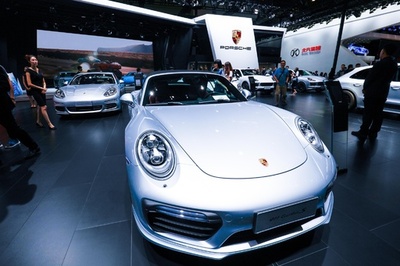 ポルシェ中国、全シリーズ値下げ 最大20万元、輸入関税引き下げで