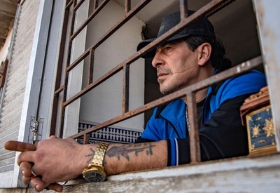 モロッコの元受刑者ユーチューバー、悪党人生を語り大人気