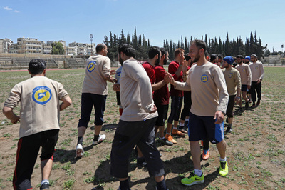 シリアのスタジアム、3年ぶりの再開でサッカー親善試合