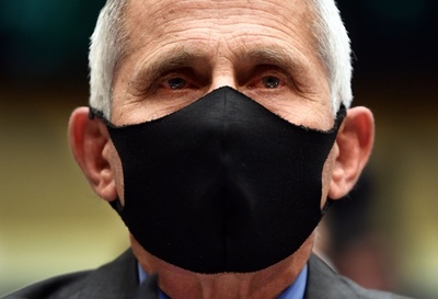 米国はコロナで「歴史的な」試練に直面 ファウチ氏ら、下院で証言