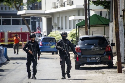 インドネシアで再び一家による自爆攻撃、実行犯4人死亡