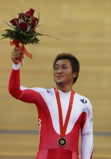 永井 自転車・トラック男子ケイリンで銅メダル獲得