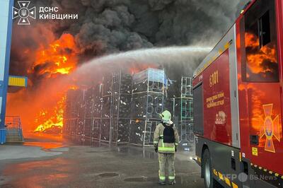 ロシア攻撃でキーウ近郊の兵器庫が炎上・爆発、37人死亡