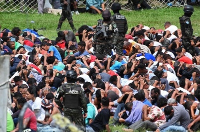 ホンジュラス刑務所、軍管理下に 鎮静化作戦で武器押収