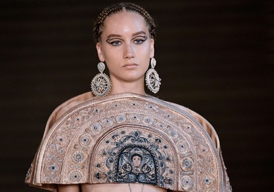 「グオ・ペイ」18/19年秋冬パリ・オートクチュール