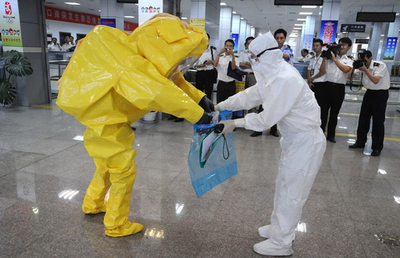 五輪控えた中国、実戦さながらの対テロ訓練 化学兵器攻撃などを想定