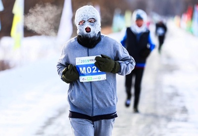 極寒の地で行われたマラソン大会、氷点下40度の極限に挑戦 中国・フルンボイル