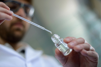 汗をかくほど良く香る香水、英大チームが開発