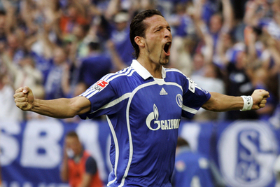 ＜サッカー ブンデスリーガ＞シャルケ ニュルンベルクを降し首位をキープ - ドイツ