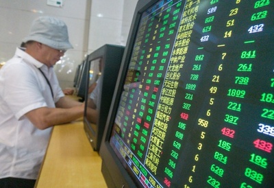 中国株式市場低迷で証券会社の業績悪化 社員の給料4割減も