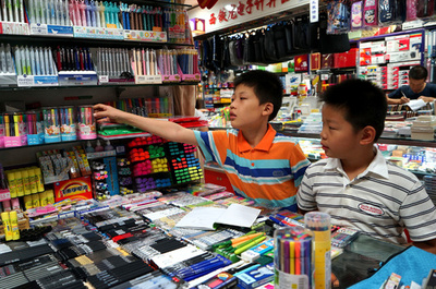 中国の新学期、「80後」の子ども世代が学齢期に 文房具は高級志向 