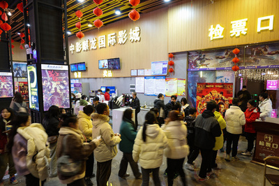 中国の2023年夏休み映画興行収入 3500億円超で過去最高額に