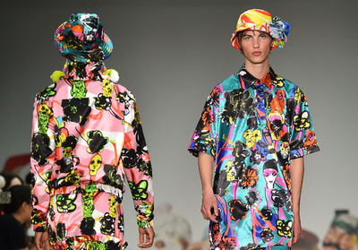 「女性並みに買い物する男性世代」到来？ 英メンズ・ファッションウィーク