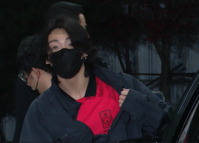 BTSジョングク、W杯ユニフォームのまま帰国 – KOREA WAVE