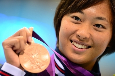 鈴木が銅メダル、女子100メートル平泳ぎ