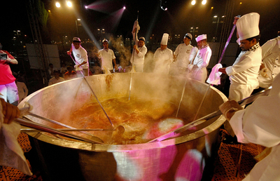 サウジアラビアでスープの世界記録7500リットル