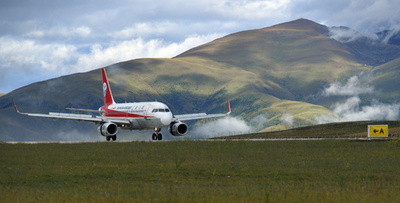 海抜4000m超の空港オープン、国内5か所目 中国・四川省