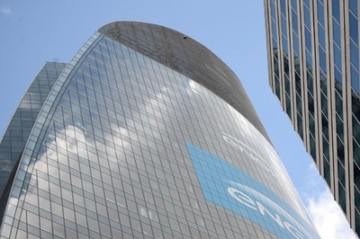 仏スパイダーマン、ラ・デファンスで再び高層ビルに登る