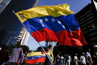 マドゥロ氏拘束から1か月、支持者が解放訴えデモ ベネズエラ