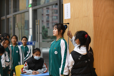 人は身長が9割？ 背の高さにこだわる中国人