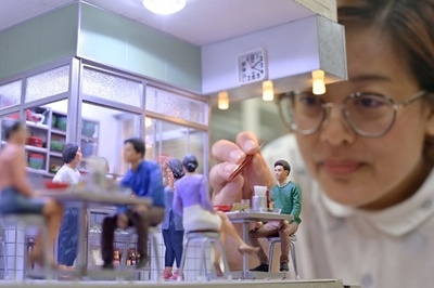 香港の過ぎし日をミニチュアで 2人のアーティストの思い