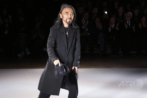 古代ギリシャに着想を得た一枚の布で見せる服、「ヨウジヤマモト」15/16秋冬 古代ギリシャに着想を得た一枚の布で見せる服、「ヨウジヤマモト」15/16秋冬