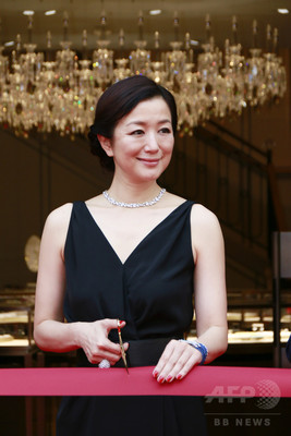 カルティエ 鈴木京香がリニューアルのテープカット 写真4枚 ファッション ニュースならmode Press Powered By Afpbb News