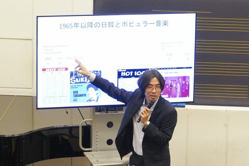 日韓の音楽文化について語る北海道大学大学院のキム・ソンミン教授=友澤綾乃撮影(c)KOREA WAVE