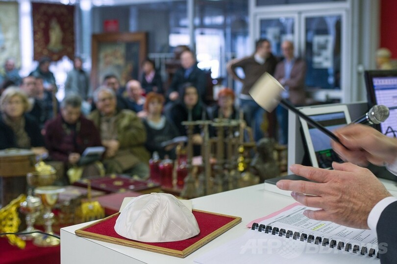 元ローマ法王の帽子、57万円で落札 仏