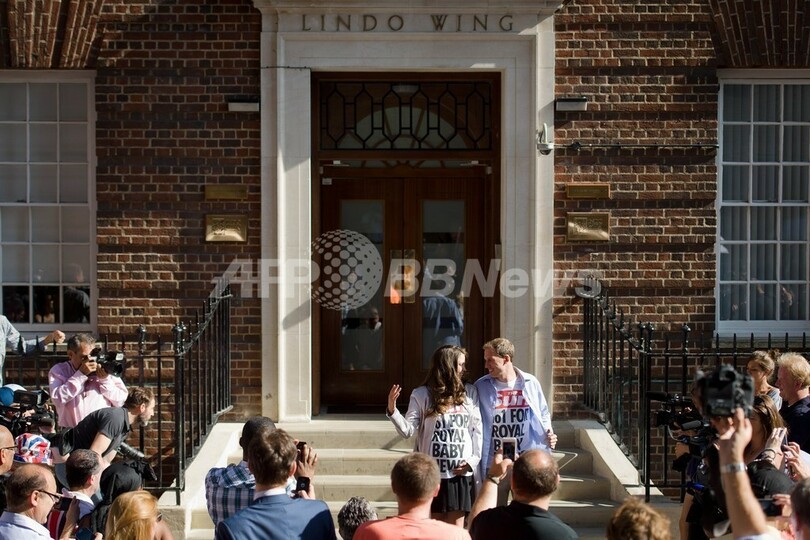 英キャサリン妃「そっくりさん」登場、出産予定の病院前に