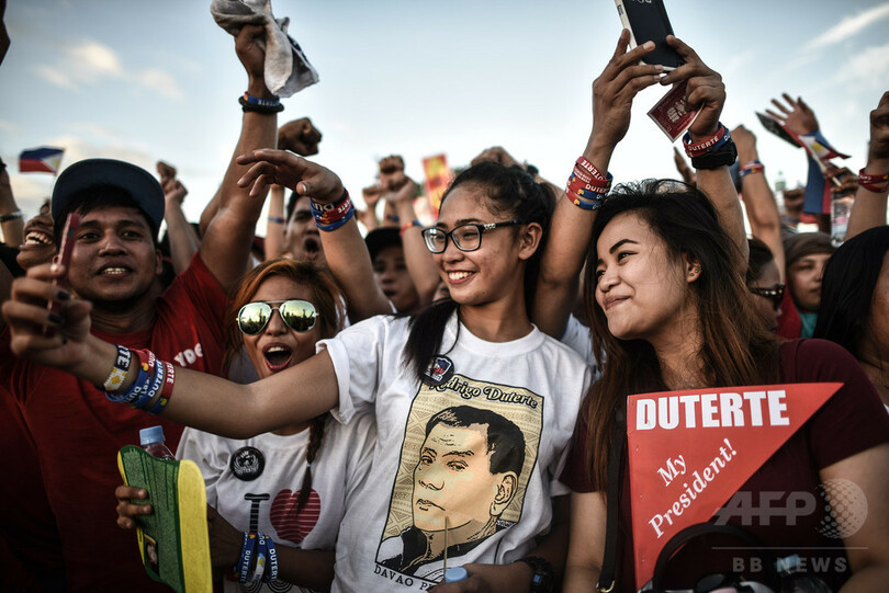 下ネタ連発、法王に暴言…比大統領選で優勢 「私刑執行人」の過激発言