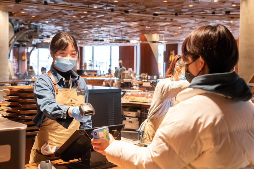 「コーヒーのように力強く」 上海のスタバ旗艦店が営業再開