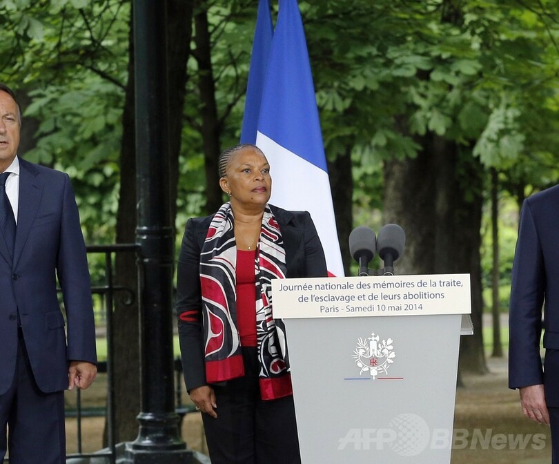 国歌斉唱を カラオケ と拒否 仏黒人法相に非難の声 写真4枚 国際ニュース Afpbb News