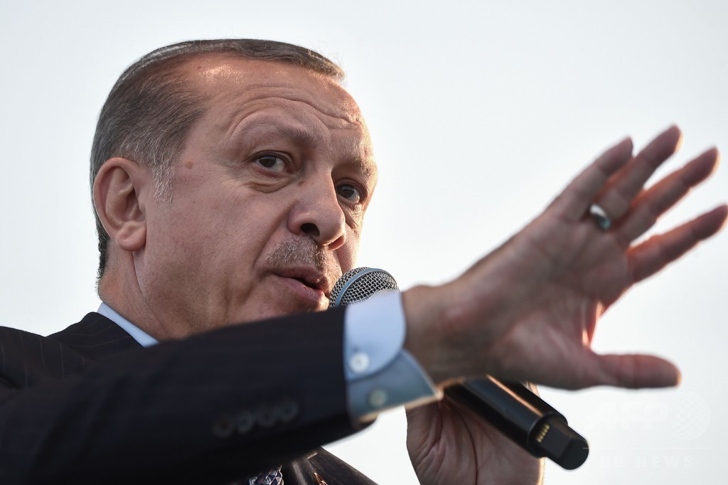 トルコ当局、証券取引所など捜索 クーデター未遂絡みで57人拘束 トルコ当局、証券取引所など捜索 クーデター未遂絡みで57人拘束
