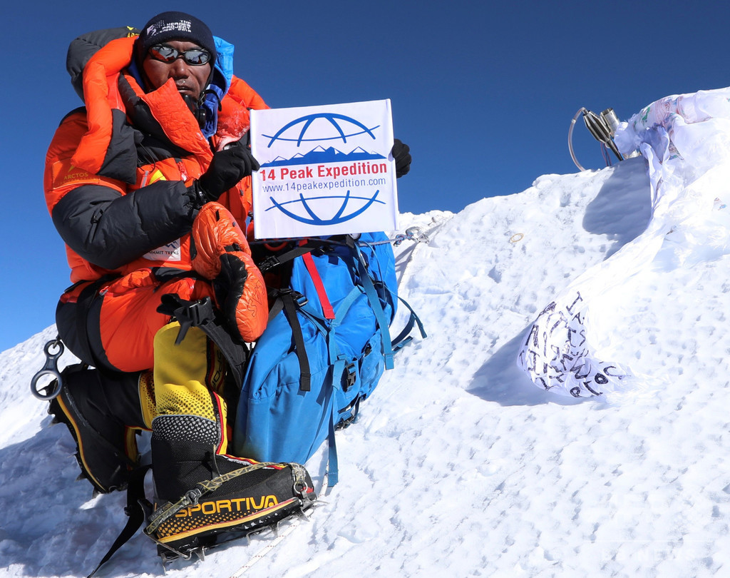 ネパール人登山ガイド 23回目のエベレスト登頂で最多記録更新 写真1枚 国際ニュース Afpbb News