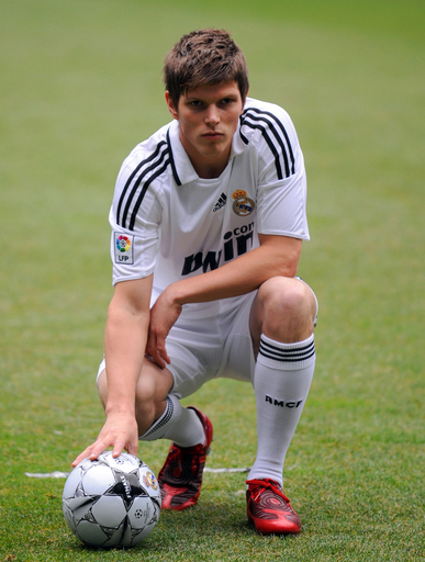 レアル・マドリード フンテラールの入団会見を行う 写真6枚 国際