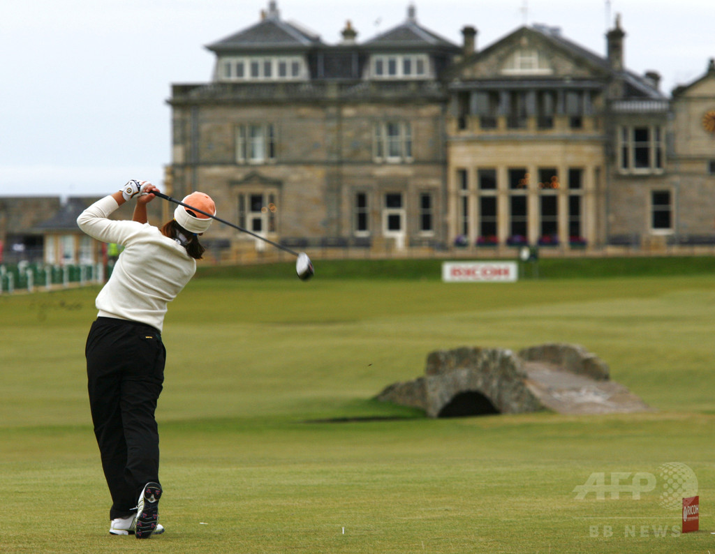 もう一つの歴史的投票はゴルフクラブで、スコットランド 写真1枚 国際ニュース:AFPBB News