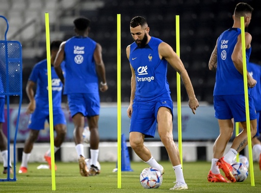 ベンゼマ フランス代表 ユニフォーム 22W杯 0000000285912_0QmObB2.jpg