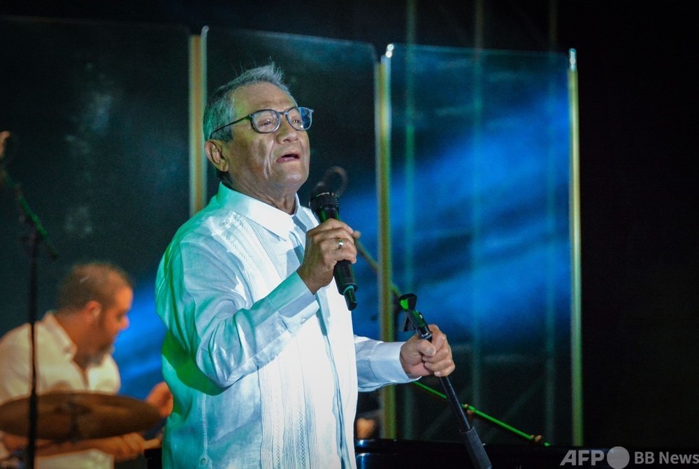 アドロ のメキシコ歌手マンサネーロさん コロナで死去 写真6枚 国際ニュース Afpbb News