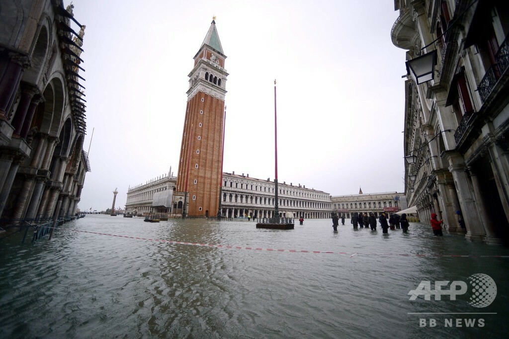 伊ベネチアでまた高潮、サンマルコ広場を一時閉鎖 50以上の教会も被害