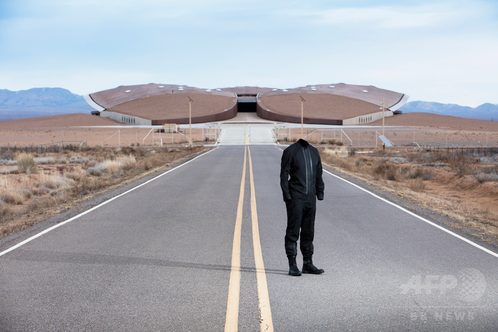 「Y-3」、ヴァージン・ギャラクティック社と提携し宇宙飛行用アパレル開発へ