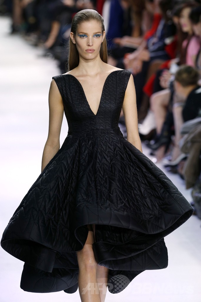 ＜14/15年秋冬パリコレクション＞クリスチャン ディオール