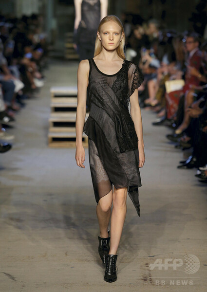 「ジバンシィ」16年春夏コレクション