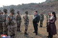北朝鮮の非公開の場所で訓練を行う朝鮮人民軍の訓練を視察する金正恩（キム・ジョンウン）朝鮮労働党総書記と娘のジュエさん。朝鮮中央通信（KCNA）提供（2024年3月15日撮影、同16日公開）。(c)AFP PHOTO/KCNA VIA KNS